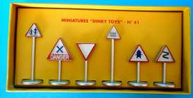 diorama  - Road Signs  - 1:43 - Magazine Models - 2576983 - magDT2576983 | Toms Modelautos