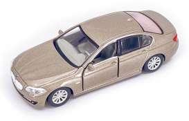 BMW  - 5 Serie gold - 1:64 - Tiny Toys - ATC64515TW - tinyATC64515TW | Toms Modelautos