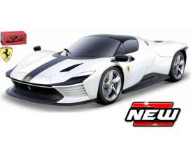 Ferrari  - Daytona SP3 white - 1:43 - Bburago - 36914w - bura36914w | Toms Modelautos
