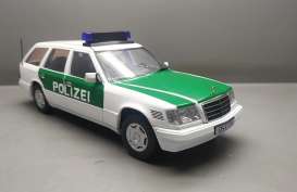 Mercedes Benz  - E Class T-model 1995 white/green - 1:18 - Triple9 Collection - 1800366 - T9-1800366 | Toms Modelautos